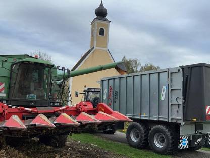 Bild 9:John Deere Mähdrescher 2064 HM