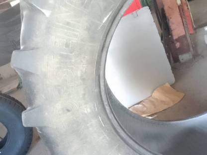 Bild 3:Reifen 580/70 R 38 Vredestein