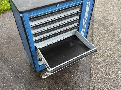 Bild 2:Werkzeugwagen Gedore 2525