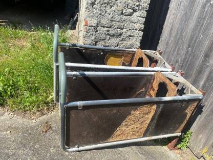 Bild 2:Tränkestationen für Kälbertränkeautomat