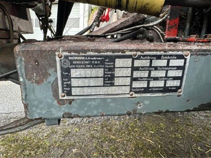 Bild 5:Lindner Transporter 3500S inkl. Lüönd Ladewagen