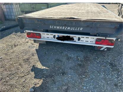 Bild 3:Schwarzmüller Plateuanhänger