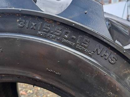 Bild 2:Deestone Reifen