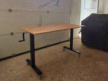 Bild 3:Behandlungstisch höhenverstellbar