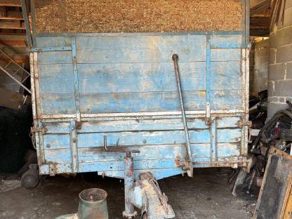 Bild 2:Miststreuer Mengele