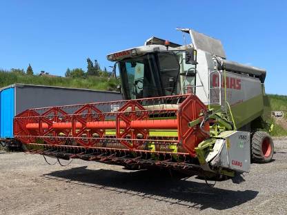 Bild 3:Lohndrusch mit 6 Schüttler Claas Lexion