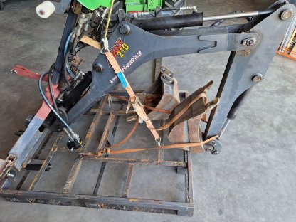 Anbaubagger Avant 210 für AVANT