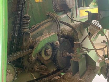 Bild 6:John Deere 582 Maxi Cut Rundballenpresse