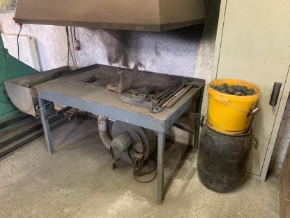 Bild 2:Schmiedeesse mit Gebläse