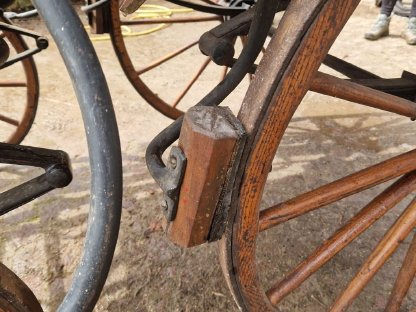 Bild 5:Antike historische Kutsche Linzer Wagen Holz Zweispänner