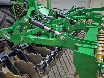 Bild 2:Kerner Helix 450 Kurzscheibenegge