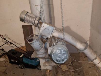 Bild 3:Getreideanlage mit Becherelevator, Getreideschnecken und Steuerung