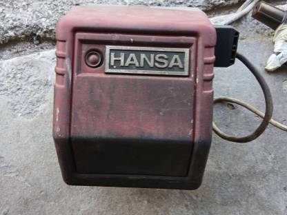 Bild 2:Ölbrenner, Druckausdehnungsgefähß und zwei Heizkörper