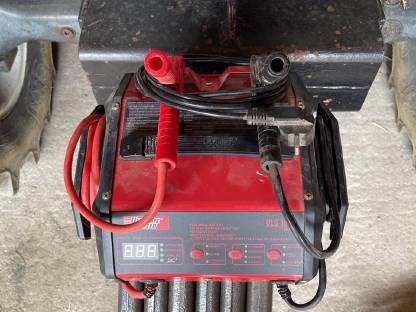 Batterie Ladegerät mit Startfunktion