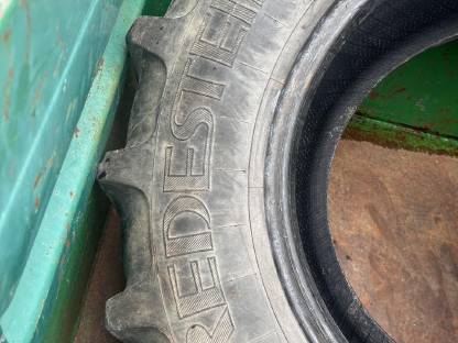 Bild 2:Vredestein 440/65 R24