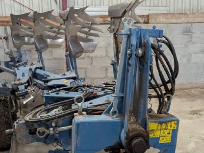 Bild 2:Verkaufe einen 4 schar Vario Wendepflug