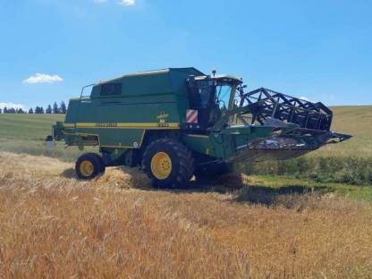 Bild 3:Lohndrusch mit John Deere 2256