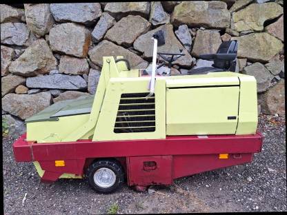 Bild 2:Selbstfahrer Kehrmaschine Power Boss