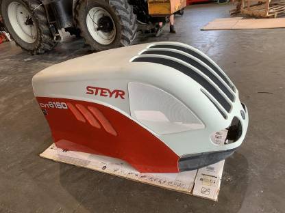 Bild 3:Motorhaube Steyr CVT 6160