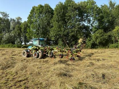 Bild 3:Claas Volto 1050T