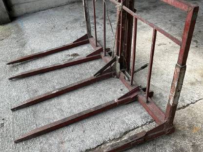 Bild 7:Frontladerverlängerung mit Heugabel