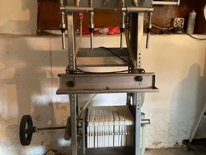 Bild 7:Abfüllanlage mit Filter, Flaschenwaschmaschine