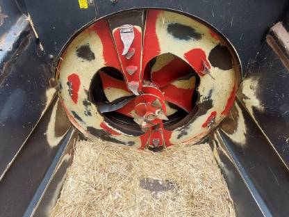 Bild 4:Einstreugerät