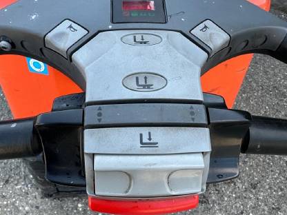 Bild 4:Deichselhochhubwagen Stapler BT SPE125L