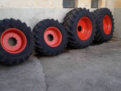 Trelleborg 650/65R38 und 540/65R28 Kompletträdersatz