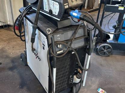 Bild 2:ewm Schweißgerät