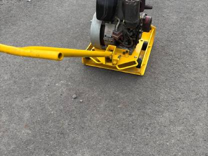 Bild 2:Rüttelplatte 100 kg Weber Dieselboy Hatz