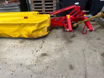 Bild 2:Pöttinger Novadisc 265 Heckmähwerk