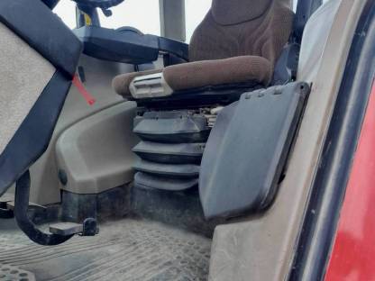 Bild 2:Case CVX 120 mit Frontlader