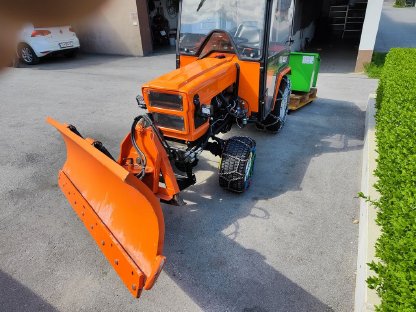 Kleintraktor Allrad Schneepflug Schneefräse Heckwanne