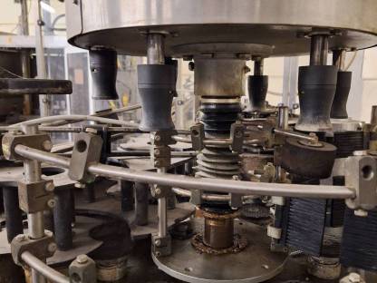 Bild 6:Leimetikettiermaschine