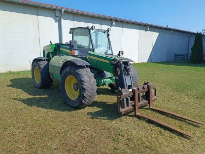 Bild 3:John Deere 3415: Teleskoplader