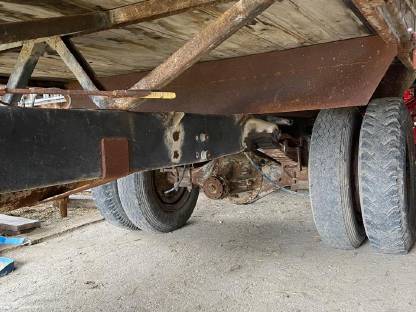 Bild 2:Plateauwagen/Ballenwagen