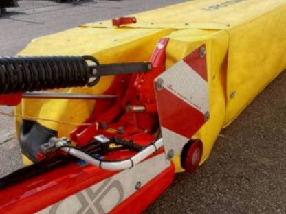 Bild 2:Pöttinger Novadisc 352 Heckmähwerk