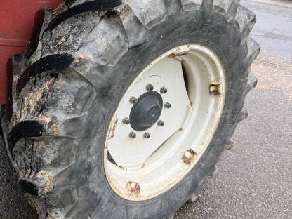 Bild 3:Traktorreifen 420/70-R28