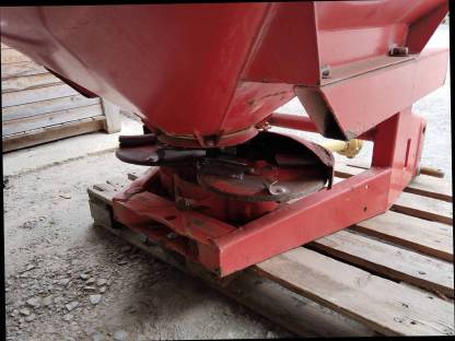 Bild 5:Rauch Düngerstreuer