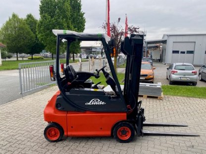 Linde E16P Elektro-Stapler, 1.600 kg, inkl. Seitenschieber