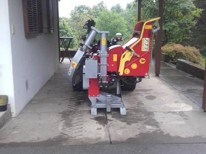 Bild 2:Häcksler GL&D 3-Punkt Hacker 165