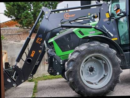 Bild 5:Deutz Fahr 5090.4G mit Frontlader
