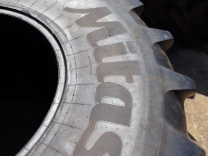 Bild 2:Reifen Mitas 900/60 R32