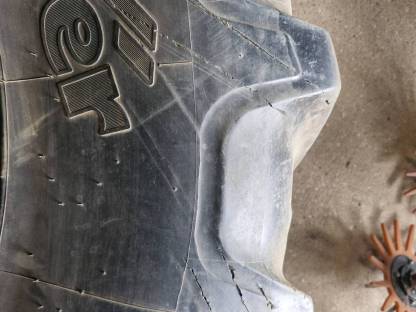 Bild 2:Kleber 600/65 R 38