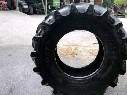 Bild 3:Reifen BKT Agrimax 600/70R30