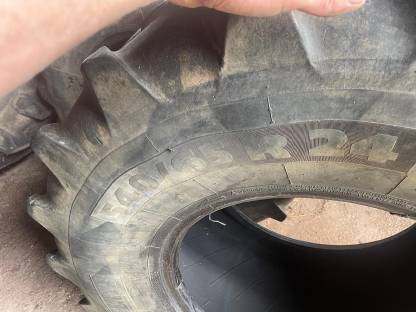 Bild 3:Pirelli und Michelin Traktorreifen