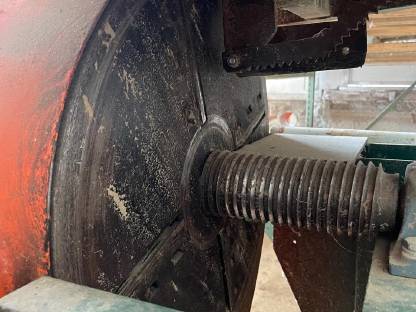 Bild 2:Entrindungsmaschine Neuhauser