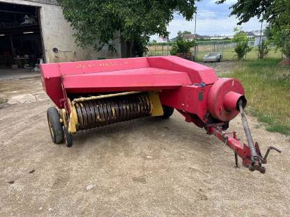 New Holland Hayliner Strohpressr
