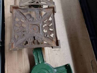 Bild 6:3 Weihnachtsbaumständer Guss